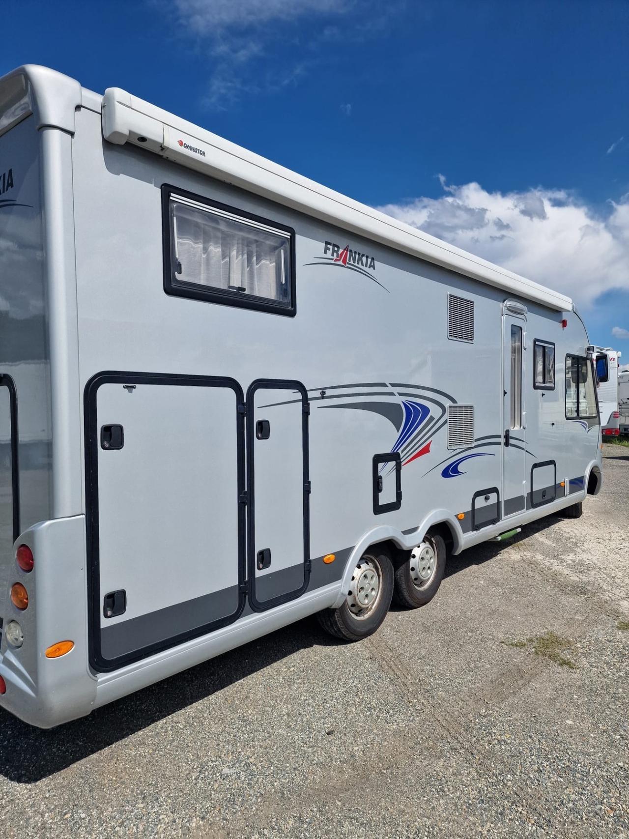 Motorhome frankia luxury del 2005 tre assi in saldo 132
