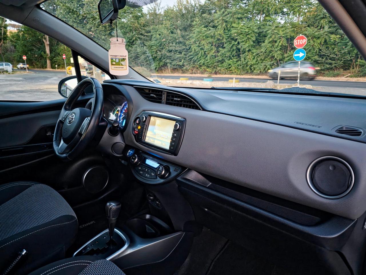 Toyota Yaris 1.5 Hybrid 5 porte Active 2015-E6B Automatico NEO