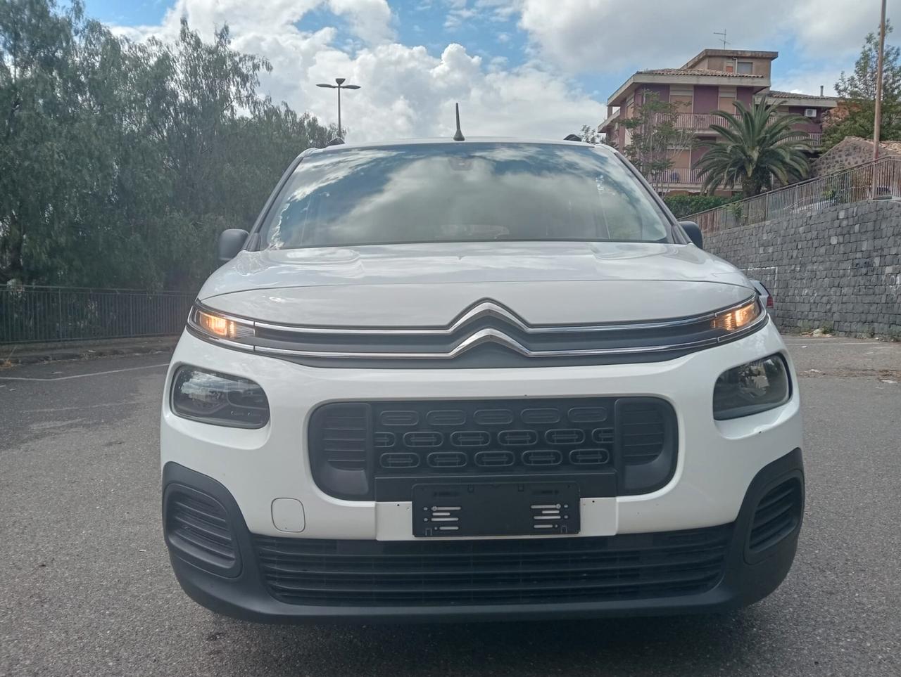 Citroen Berlingo Pianale ribassato con rampa disabili in carrozzina