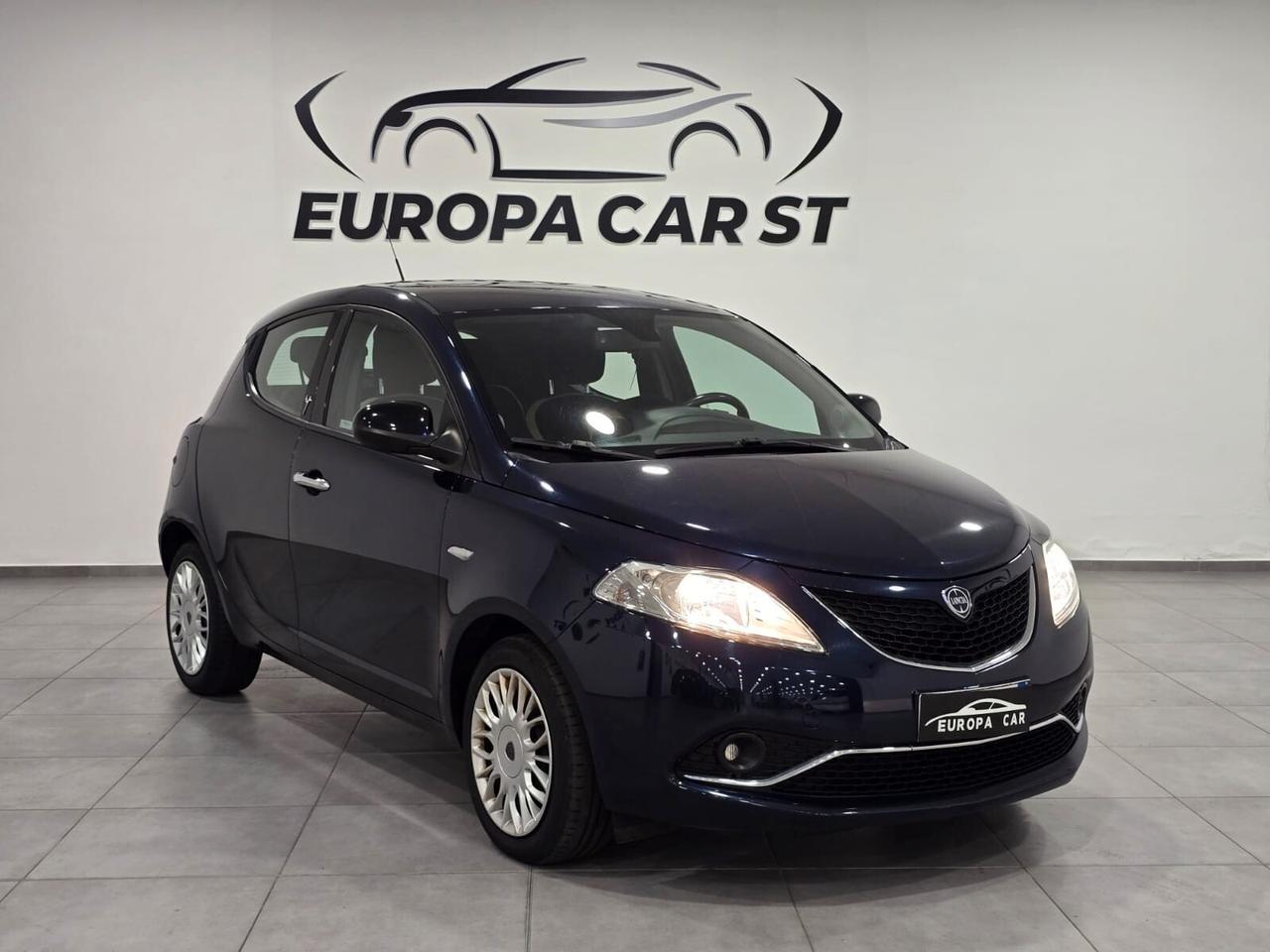 Lancia Ypsilon 1.2 69 CV 5 porte NEOPATENTATI