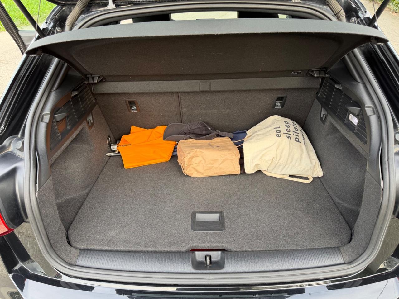 Audi Q2 30 TDI S line Edition interno ed esterno