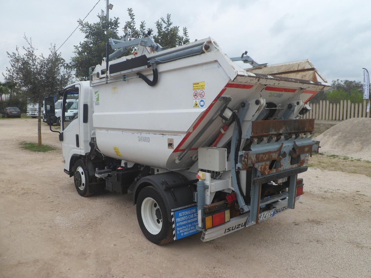 Isuzu M21 compattatore