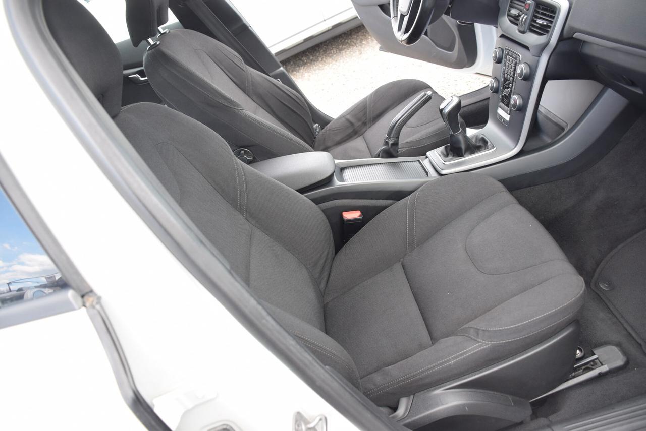 Volvo V40 GANCIO D2 1.6 115CV Business Edition NAVI CRUISE SENSORI BT OK NEOPATENTATI