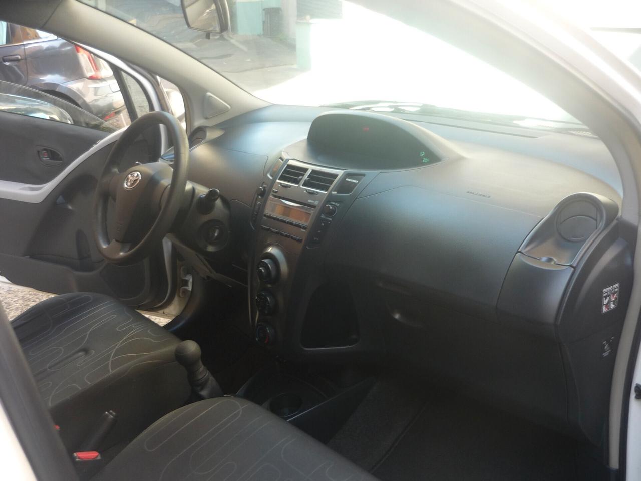 Toyota Yaris 1.0 5 porte Now
