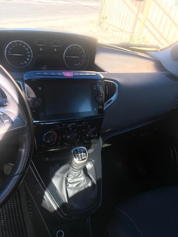 Lancia Ypsilon 1.0 FireFly 5 porte S&S Hybrid Gold