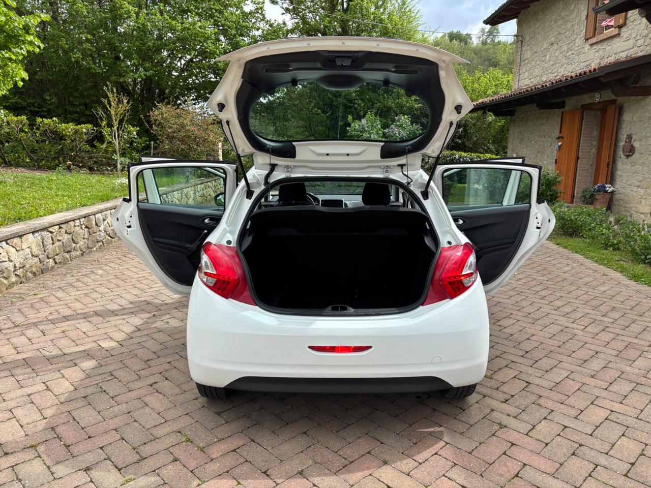 Peugeot 208 1.4 HDi 68 CV 5 p. 45.000 Km OK NEOPATENTATI