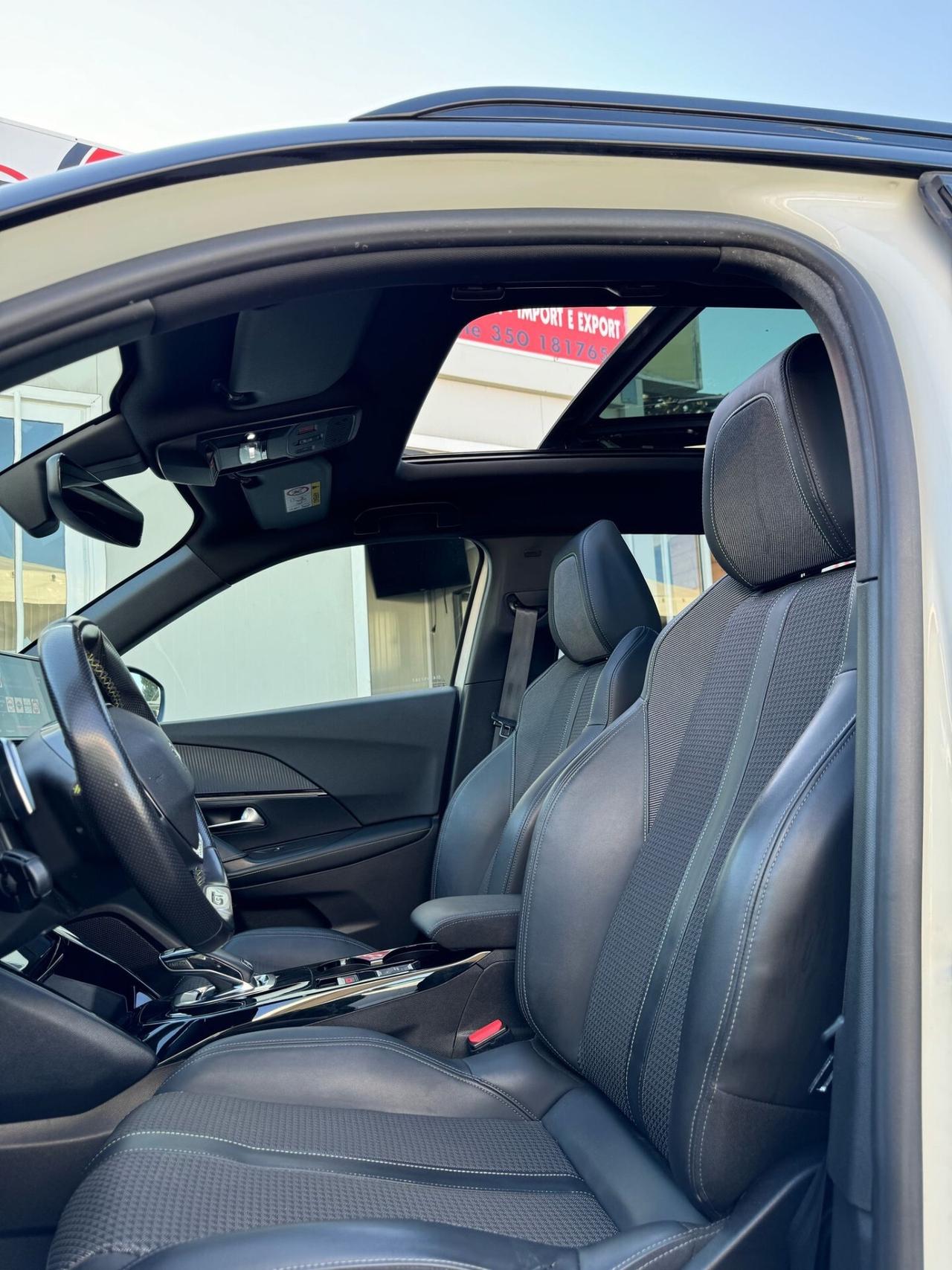 Peugeot 2008 1.5 HDI 130 EAT8 Navi Pack Tetto introvabile