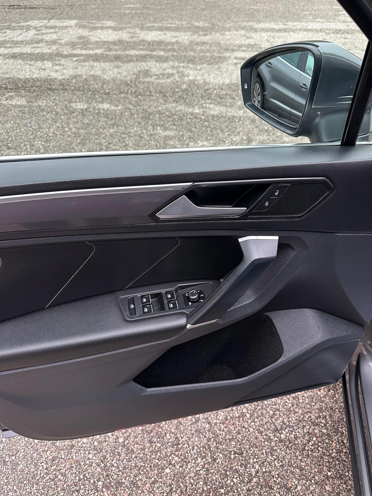 Volkswagen Tiguan 2.0 TDI SCR DSG 4MOTION R-LINE PACK TETTO PANORAMICO ED APRIBILE