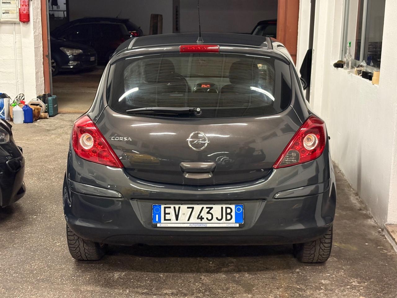 Opel Corsa 1.2 3 porte b-color
