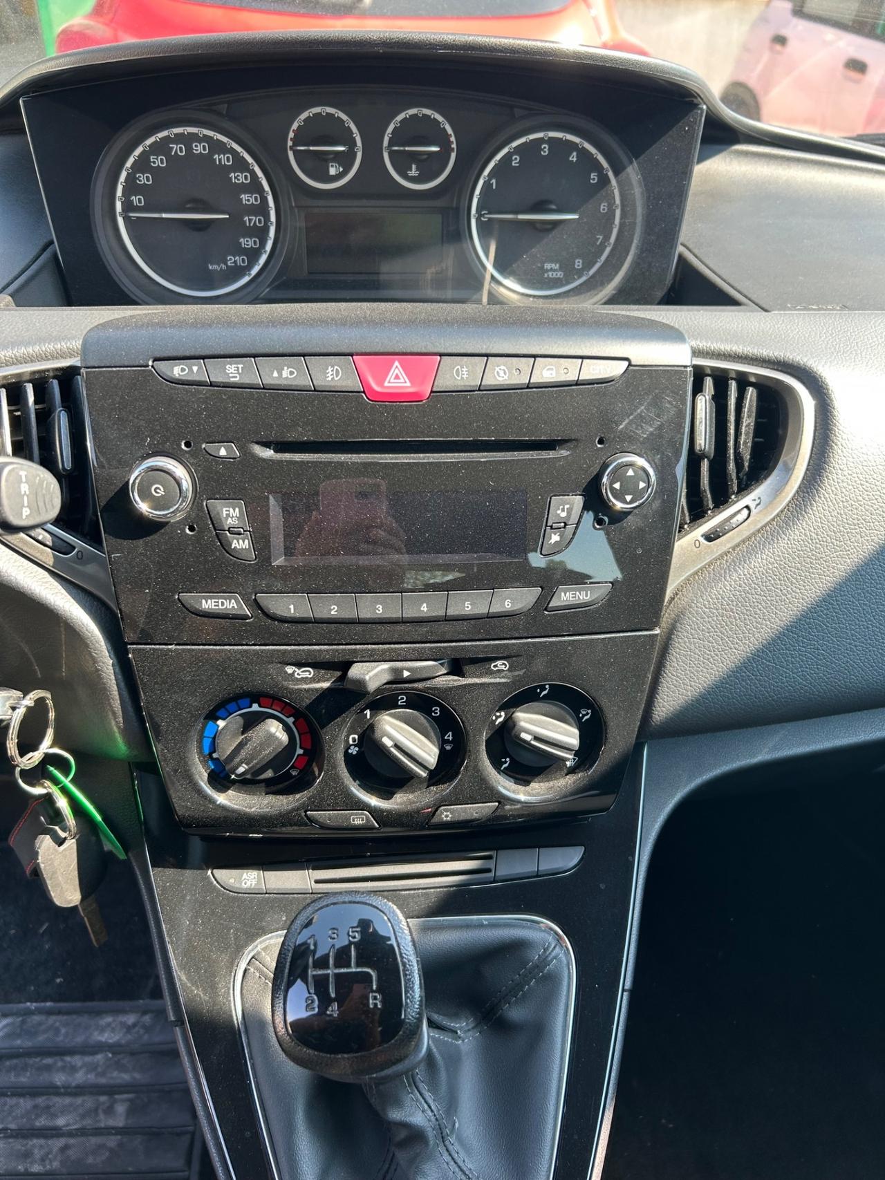Lancia Ypsilon 1.2 69 CV 5 porte GPL Ecochic Silver