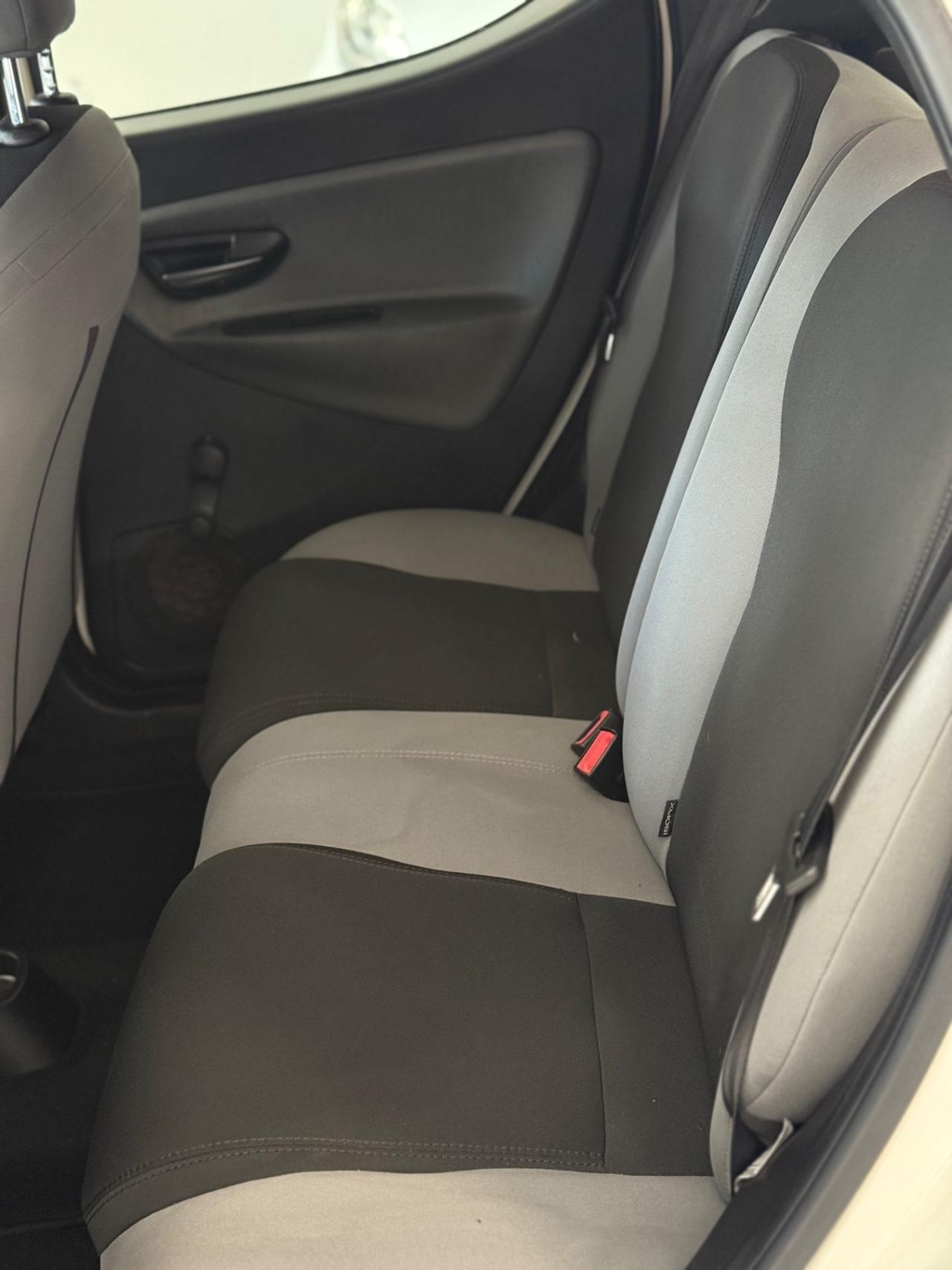 Lancia Ypsilon 0.9 TwinAir 85 CV 5 porte Metano Ecochic Silver