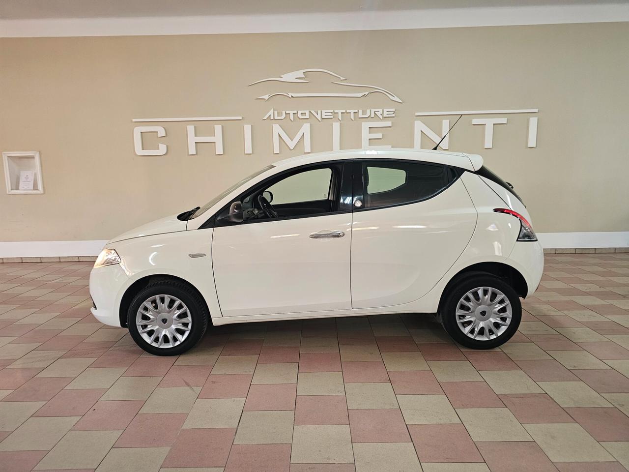 Lancia Ypsilon 0.9 TwinAir 85 CV 5 porte Metano Ecochic Gold