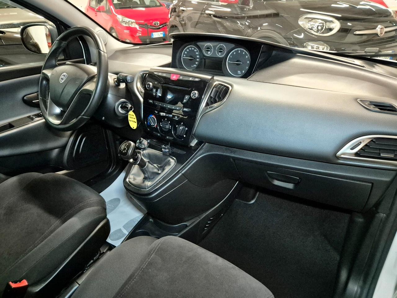 Lancia Ypsilon 1.2 69 CV 5 porte S&S Gold