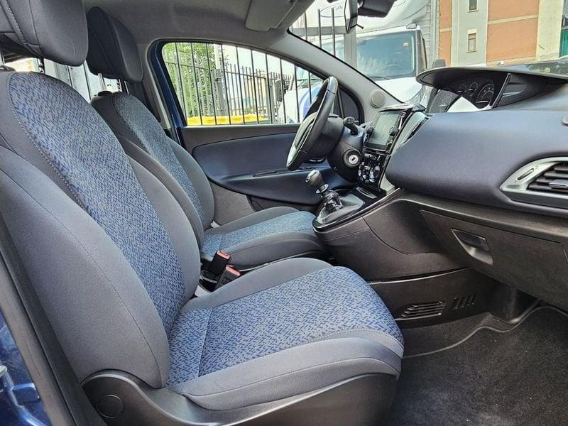 Lancia Ypsilon 1.0 FireFly 70cv Hybrid