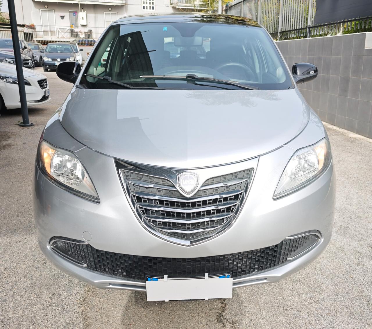 Lancia Ypsilon 1.2 69 CV con tetto apribile