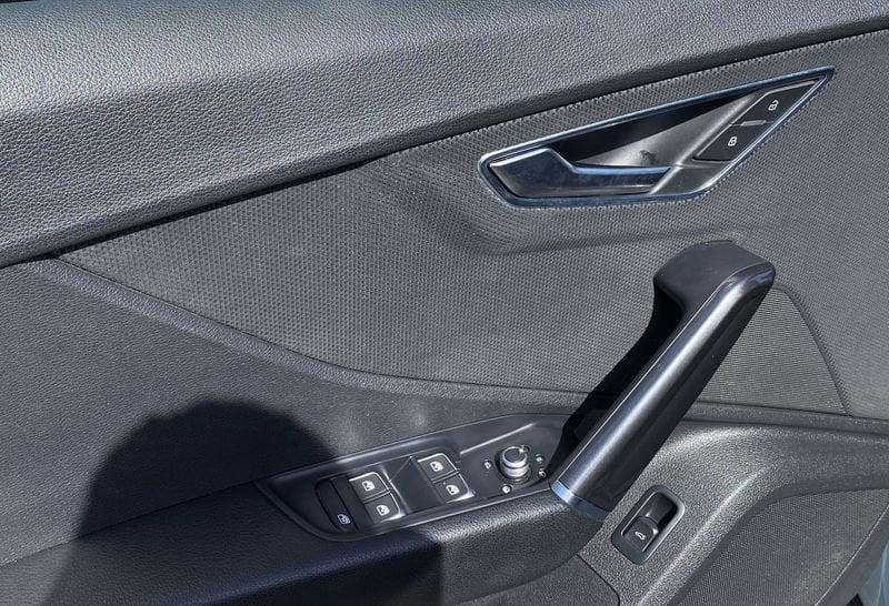 Audi Q2 S Line interno ed esterno 2.0 TDI 150CV s-tronic 35