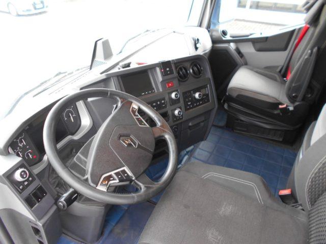RENAULT T 520