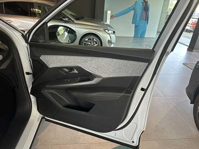 Peugeot e-3008 motore elettrico (73kWh) 210 CV Allure