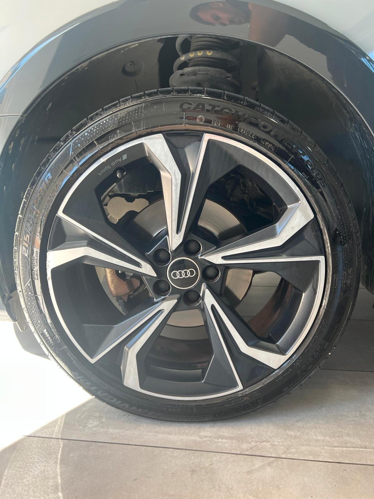 Audi A1 citycarver 30 TFSI Identity Contrast