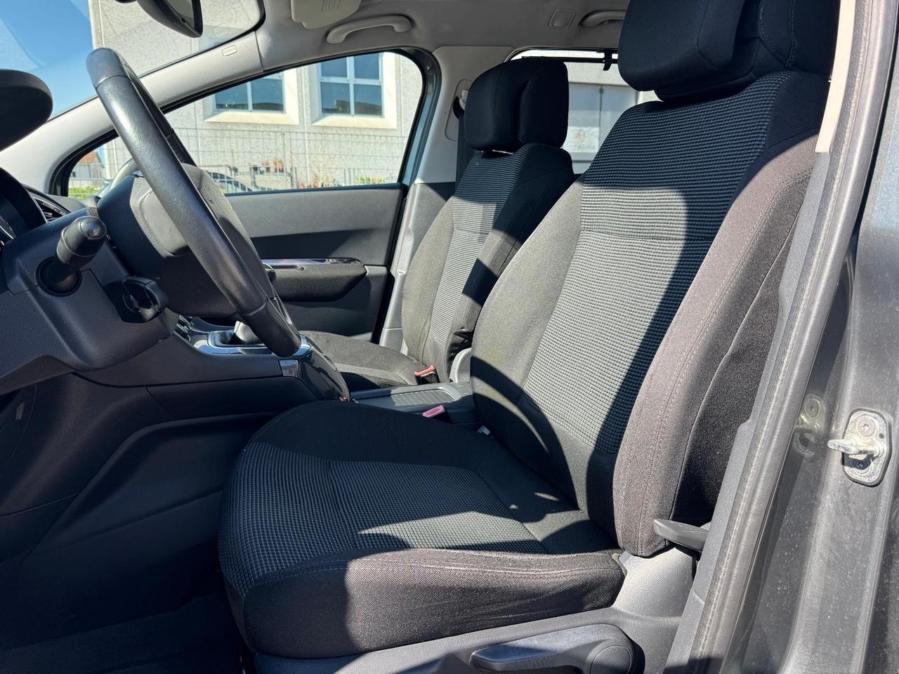Peugeot 5008 1.6 HDi 112CV Business. 7 posti