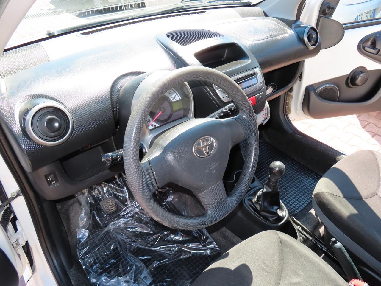 Toyota Aygo 1.0 BENZINA 5 porte NOW FULL 2012