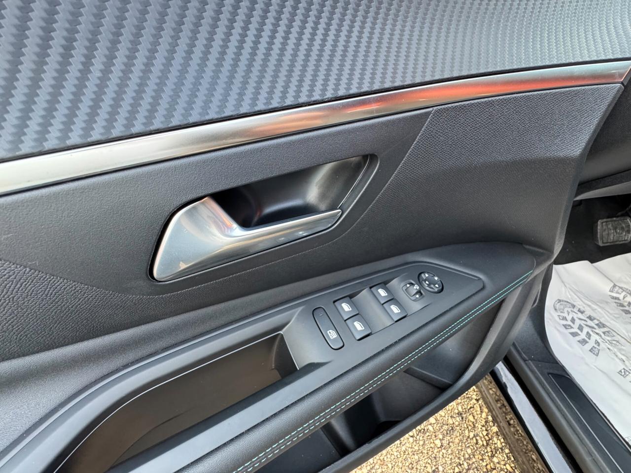 Peugeot 3008 ALLURE AUTOMATICA DIESEL - KM ZERO