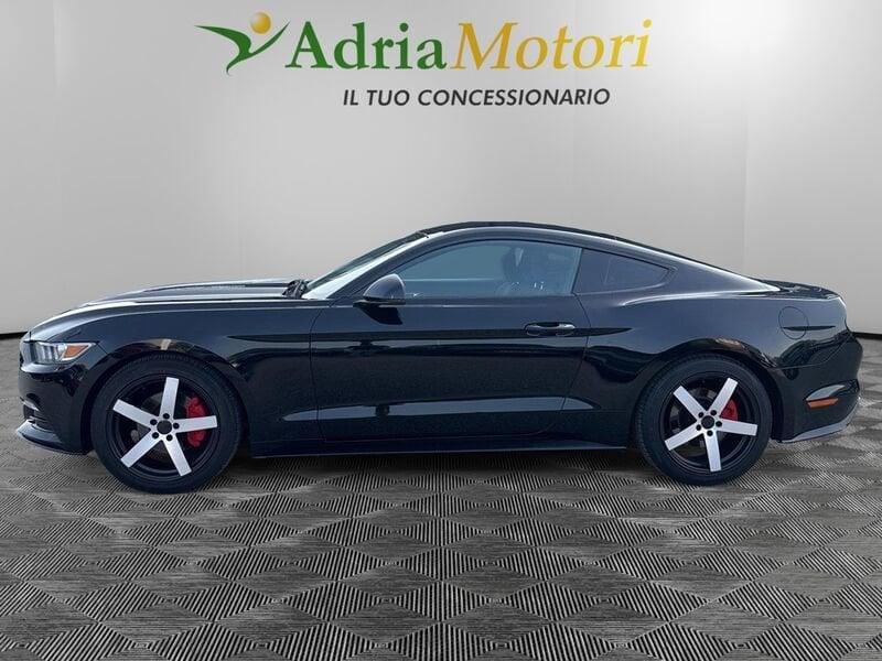 Ford Mustang Fastback 3.7 Aut. v6