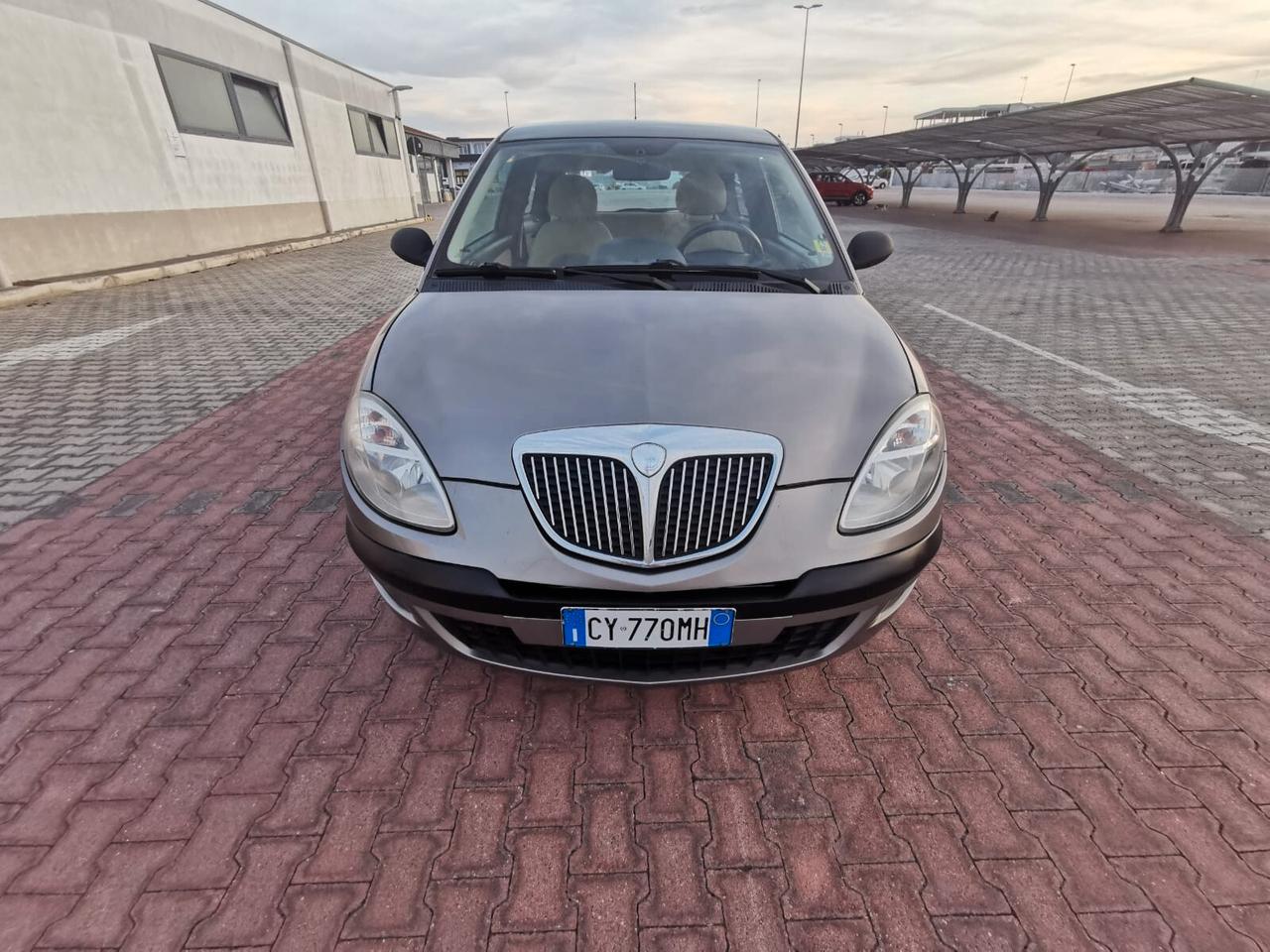 Lancia Ypsilon 1.2 Argento NEOPATENTATI