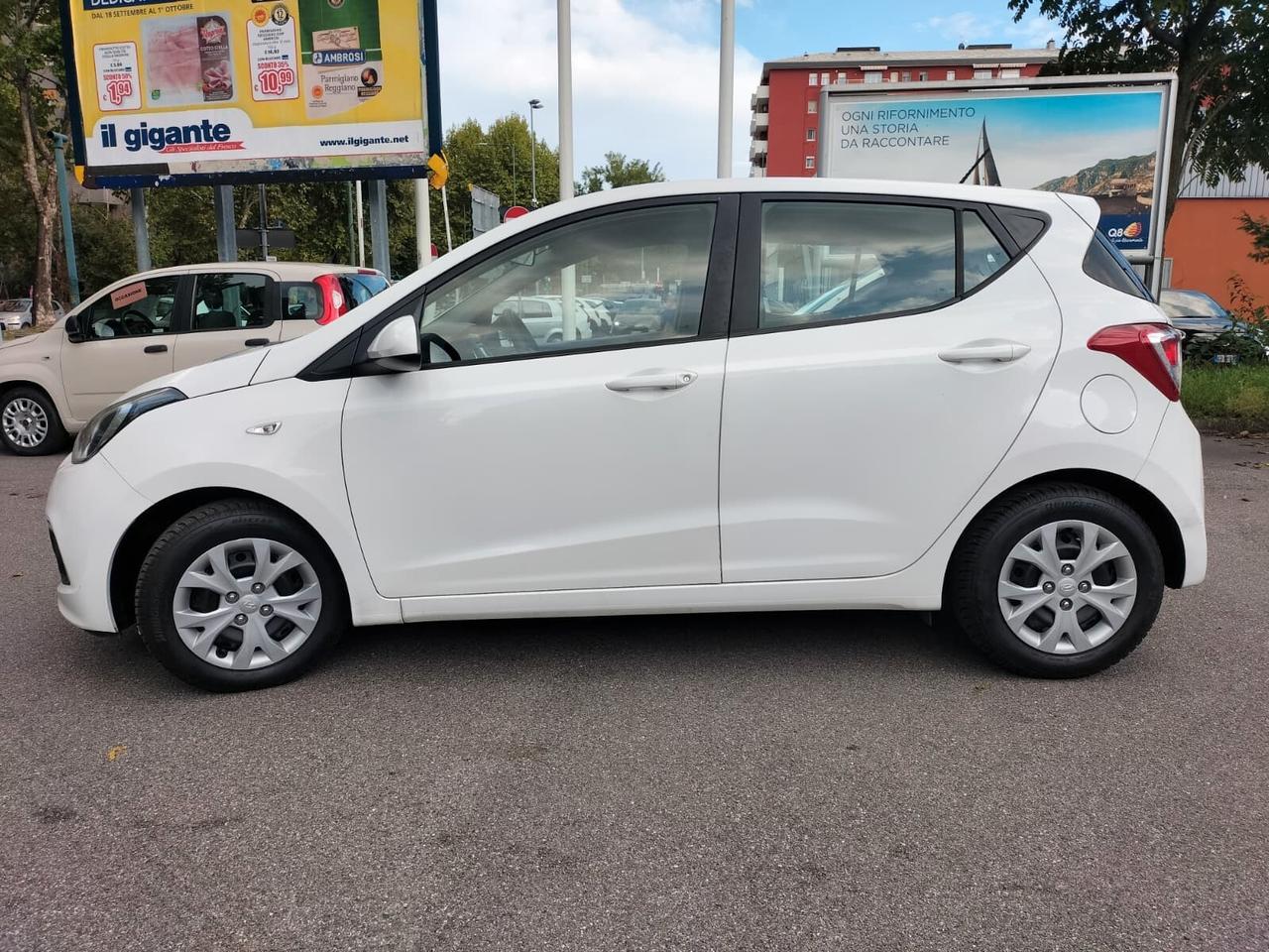 Hyundai i10 - TENUTA BENE !!!