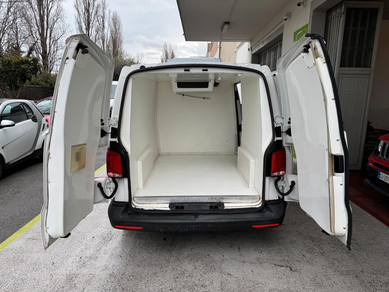 Volkswagen T6.1 Transporter 2.0TDI FRIGO FNAX 2027