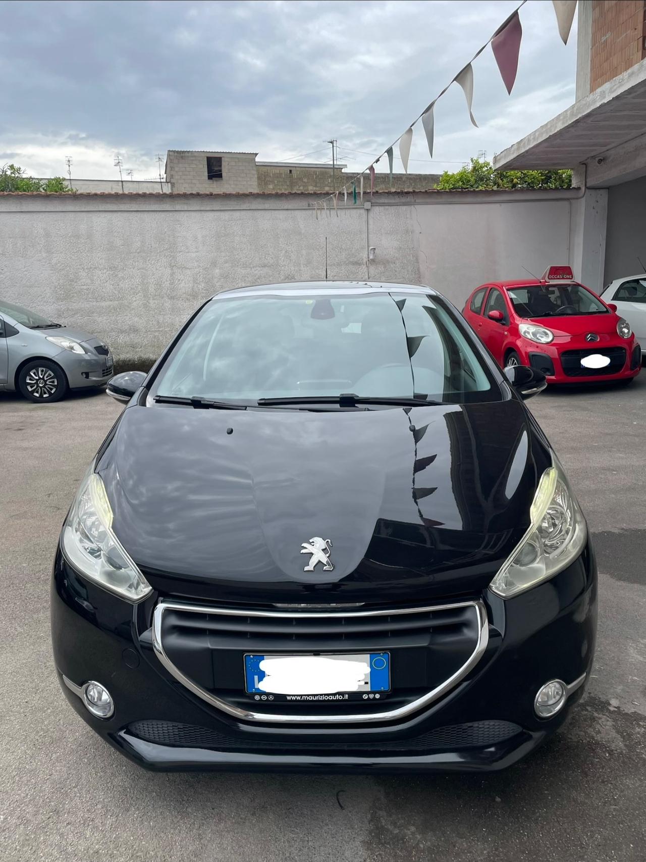 Peugeot 208 1.4 HDi 68 CV 5 porte Allure tetto nav gomme nuove