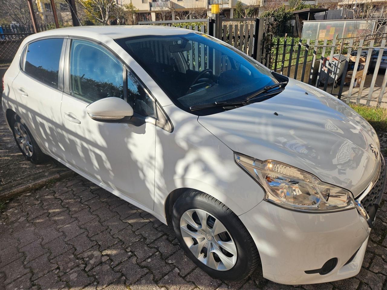 Peugeot 208 1.2 VTi 82 CV 5 porte OK NEOPATENTATI