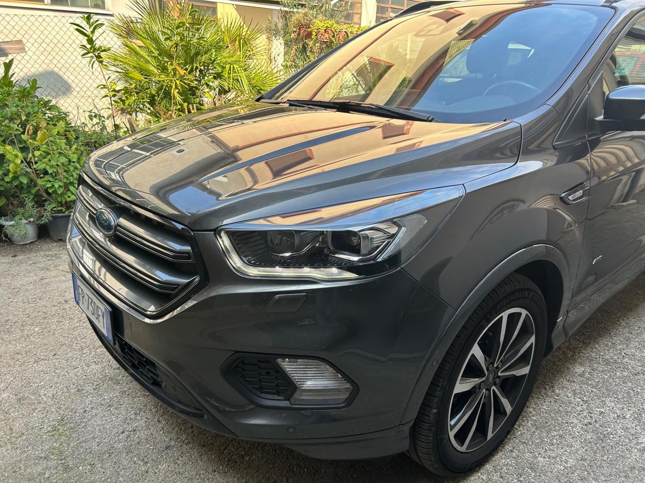 Ford Kuga 2.0 TDCI 180 CV 4WD Powershift ST-Line