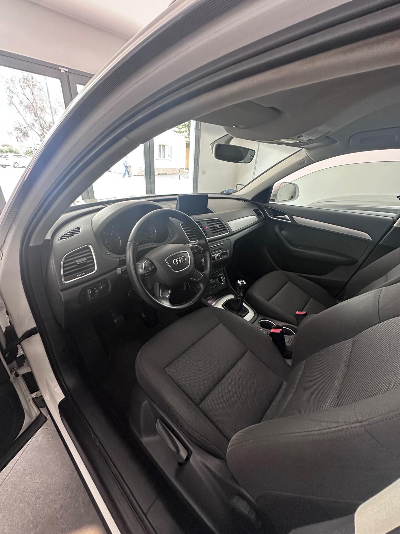 Audi Q3 2.0 TDI 120 CV Business