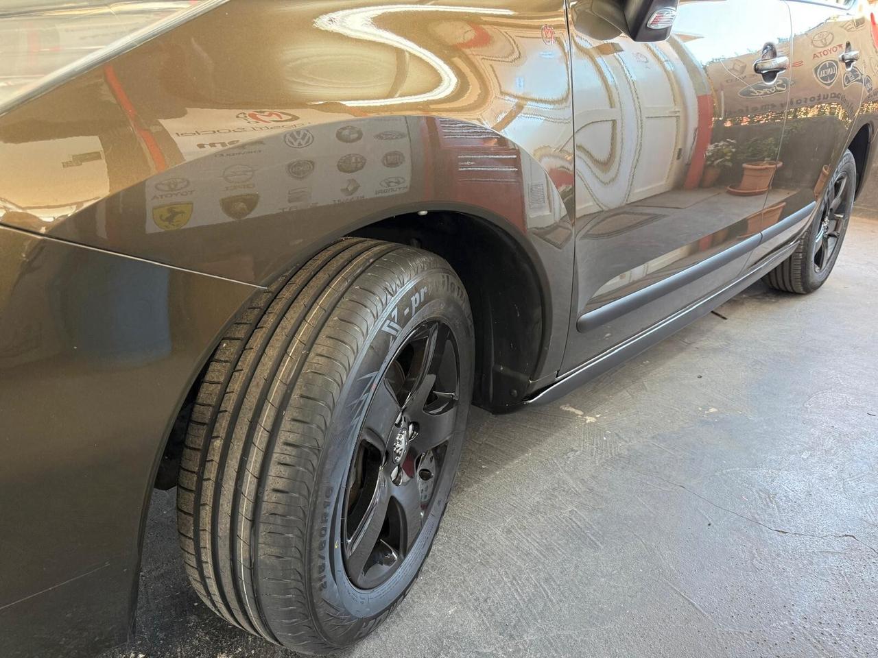 Peugeot 3008 1.6 HDi 110CV cambio robotizzato Premium