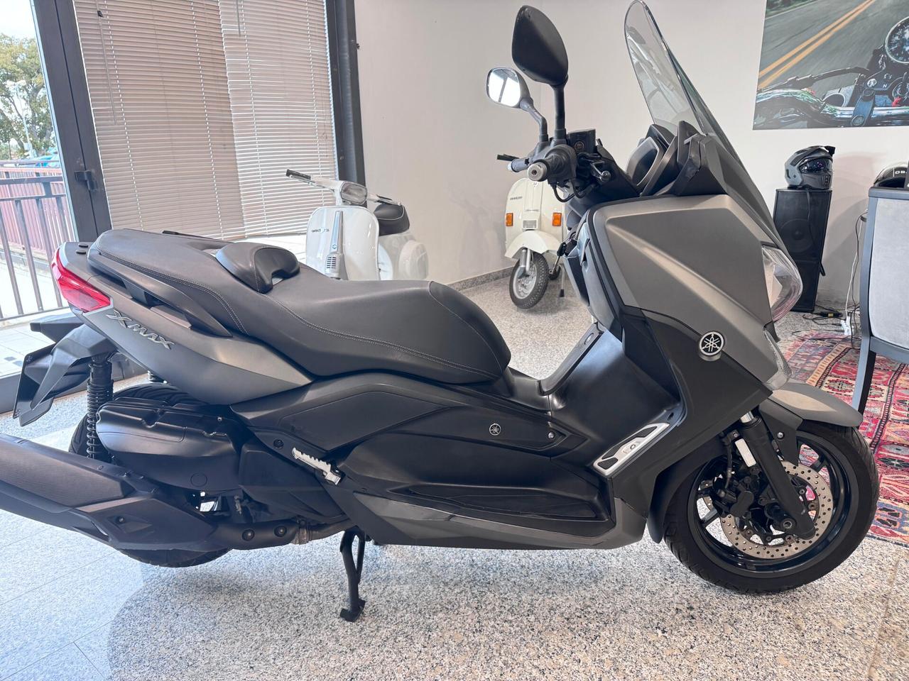 Yamaha X-Max 400