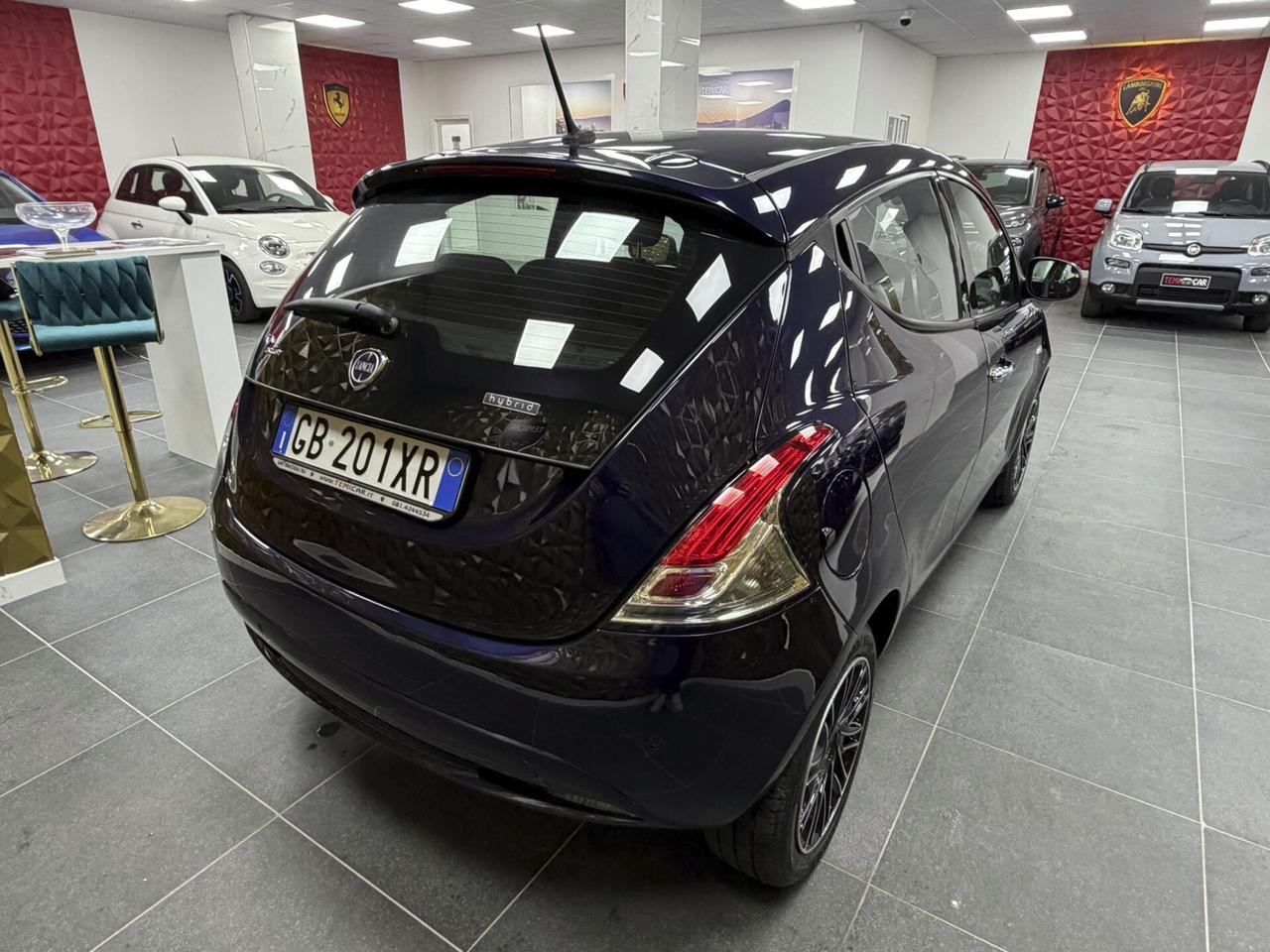 Lancia Ypsilon 1.0 FireFly 5 porte S&S Hybrid Ecochic Silver