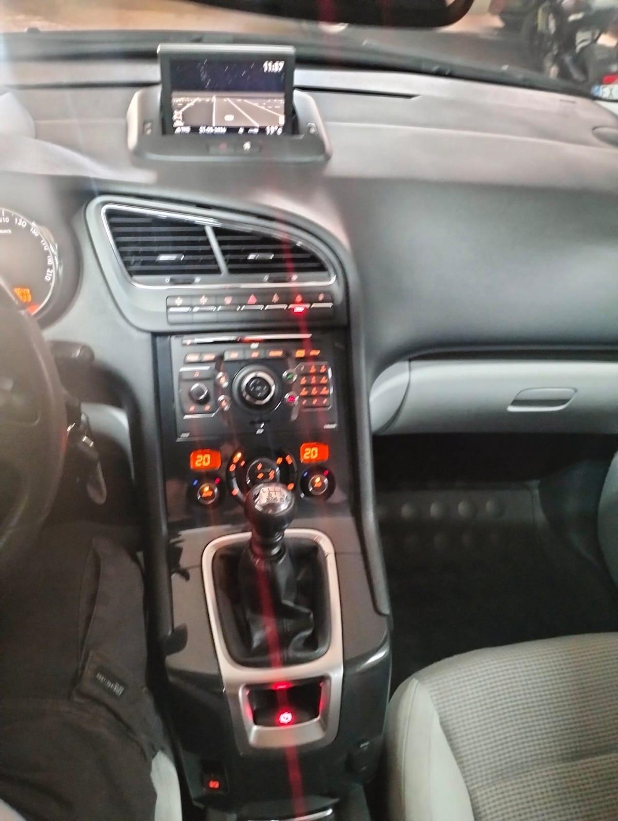 Peugeot 5008 2.0 HDi 150CV Allure 7 POSTI