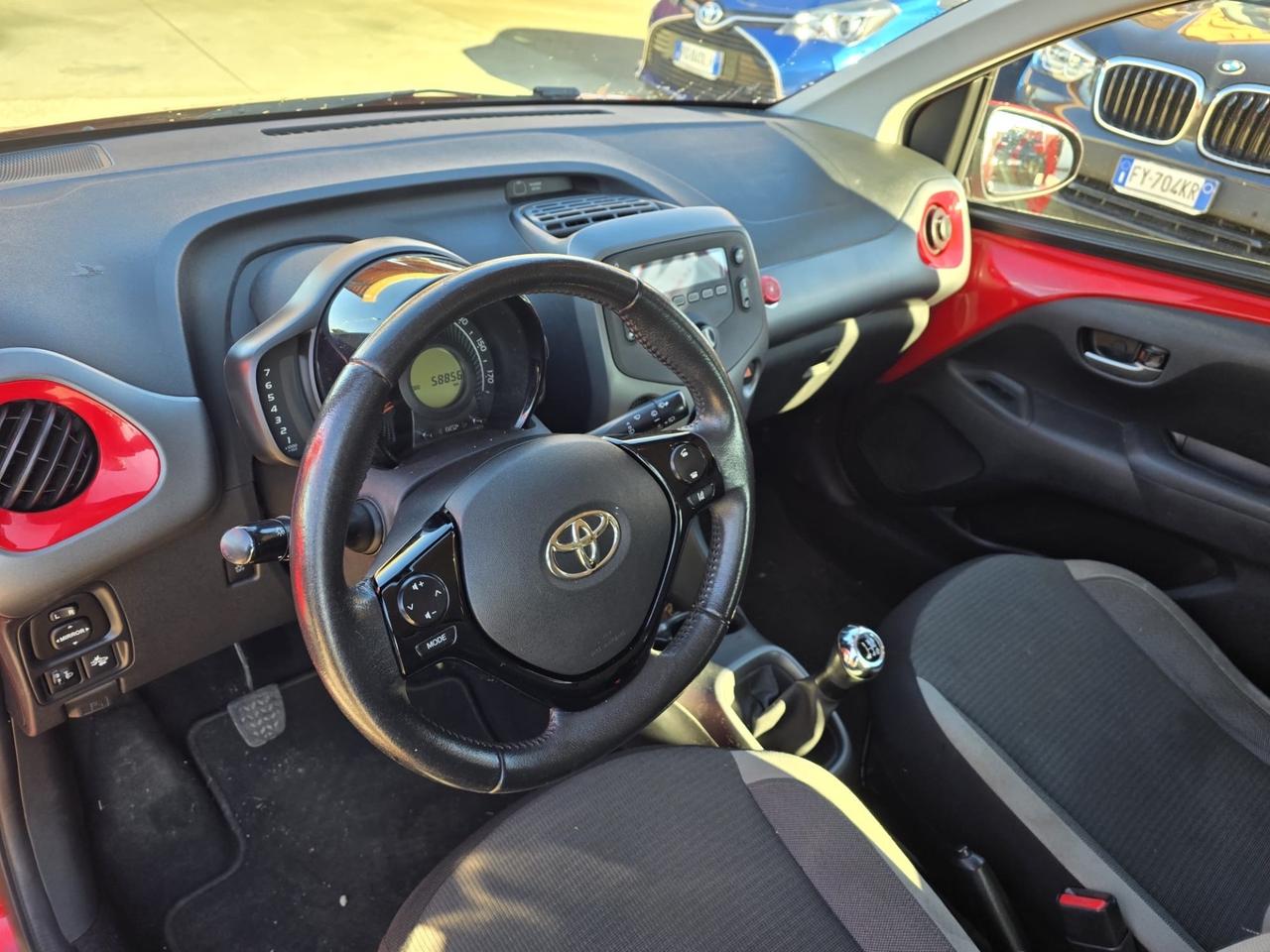 Toyota Aygo Connect 1.0 VVT-i 72 CV 5 porte x-clusiv