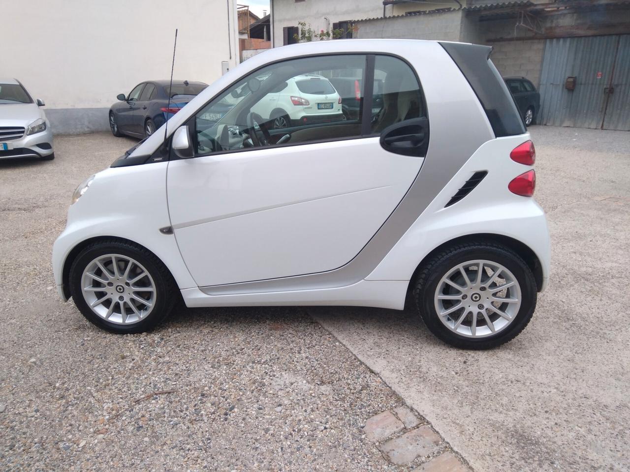 Smart ForTwo 1000 52 kW MHD coupé pure