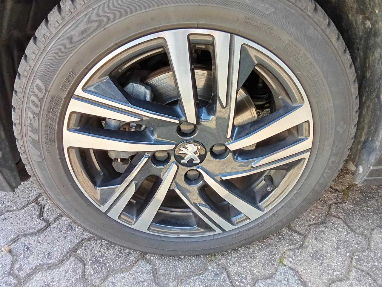 Peugeot 208 PureTech 100 Stop&Start 5 porte Allure