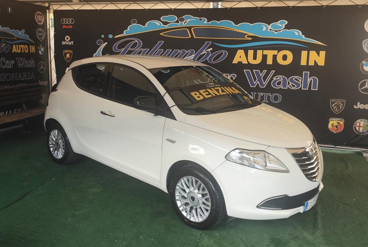 Lancia Ypsilon 1.2 69 CV 5 porte S&S Platinum