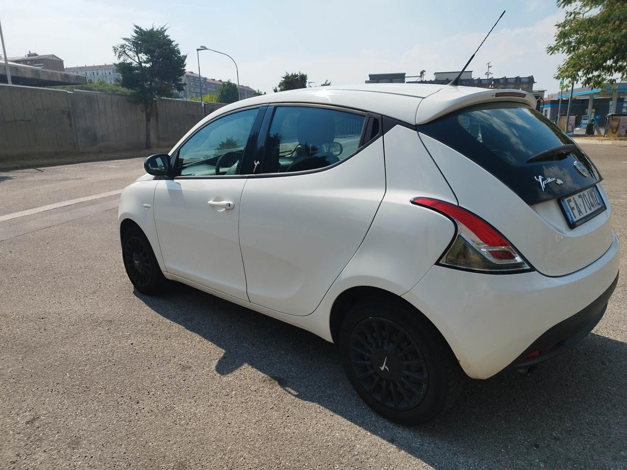 Lancia Ypsilon 1.2 69 CV 5 porte Elefantino - euro 6