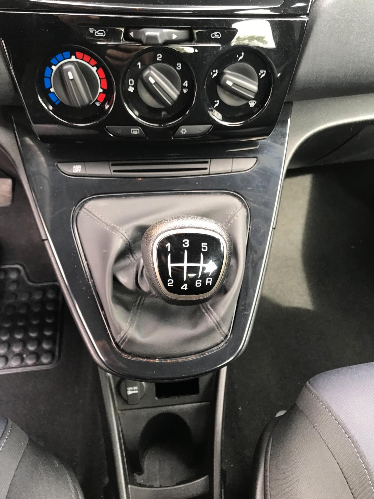 Lancia Ypsilon 1.0 FireFly 5 porte S&S Hybrid Ecochic Silver