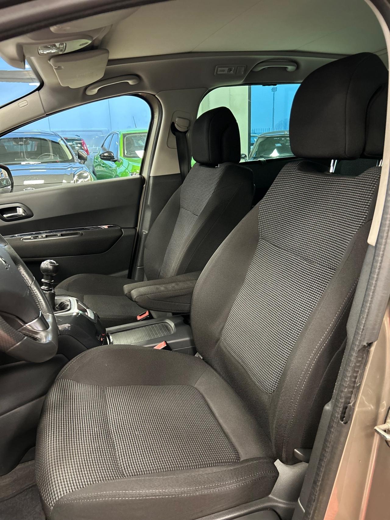 Peugeot 5008 2.0 HDi 150CV Allure