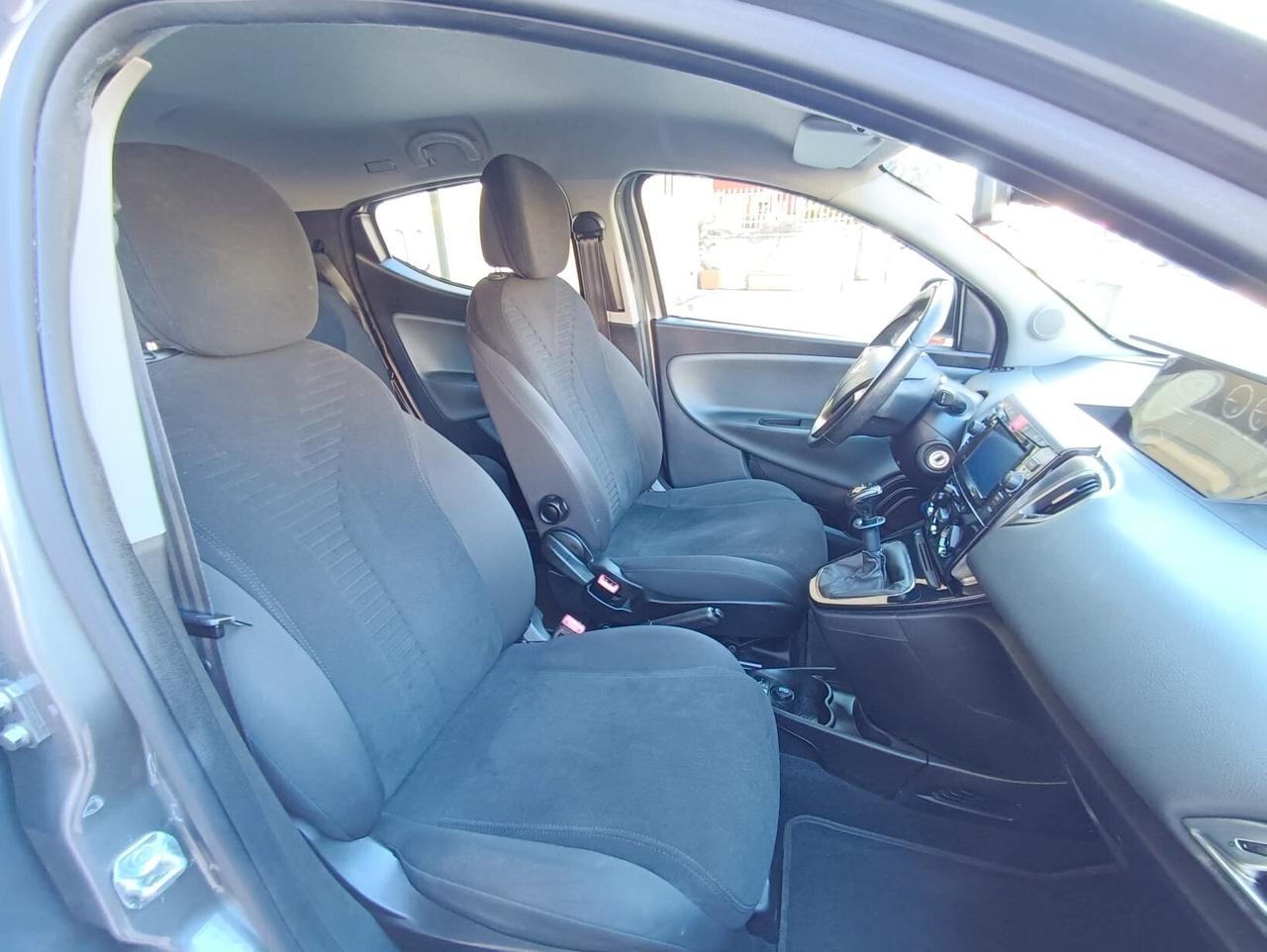 Lancia Ypsilon 1.2 69 CV 5 porte S&S Gold