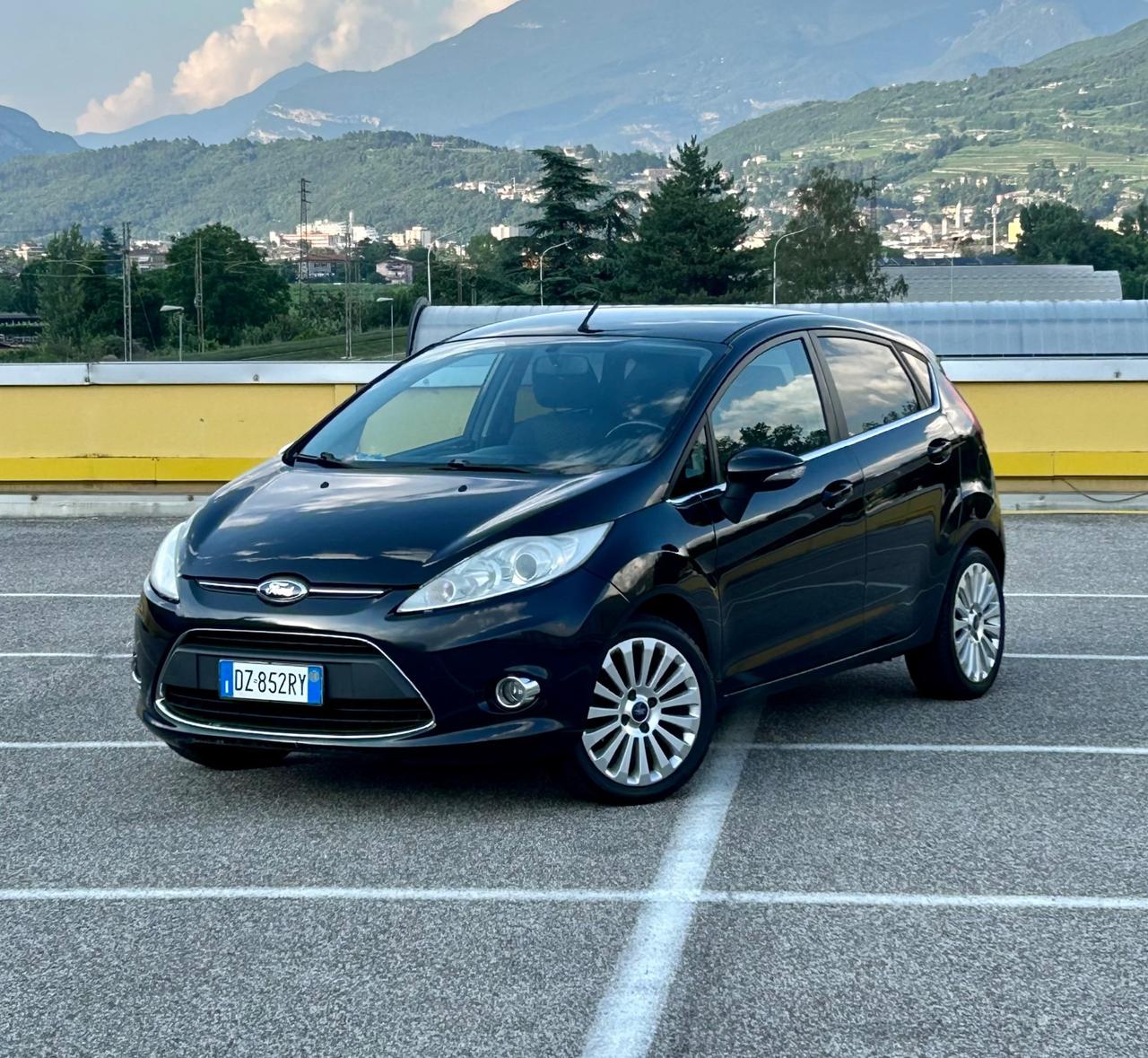 Ford Fiesta Titanium 1.2 82CV 5 porte Neopatentati