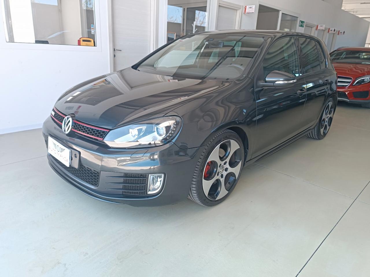 Volkswagen Golf GTI 2.0 TSI 5p.