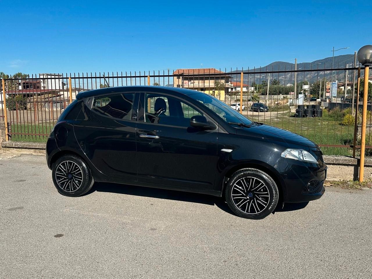 Lancia Ypsilon 1.0 FireFly 5 porte S&S Hybrid Ecochic Gold