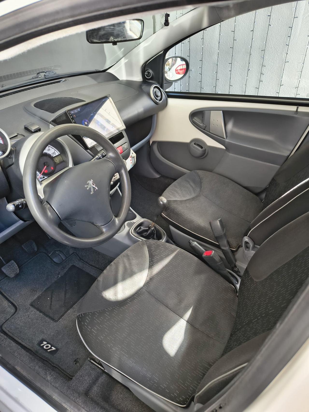 Peugeot 107 1.0 68CV 5p. Sweet Years 2Tronic